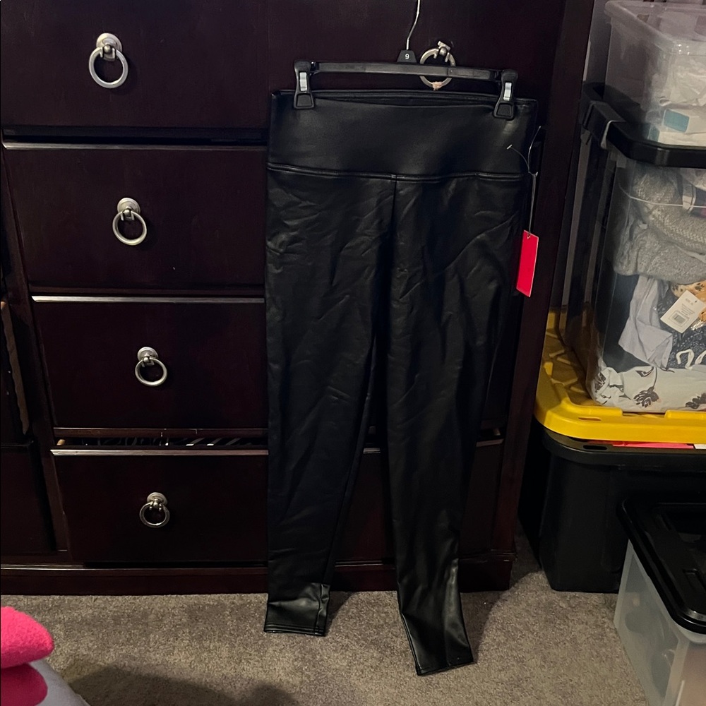 Vince Camuto Black faux leather Ankle Pants